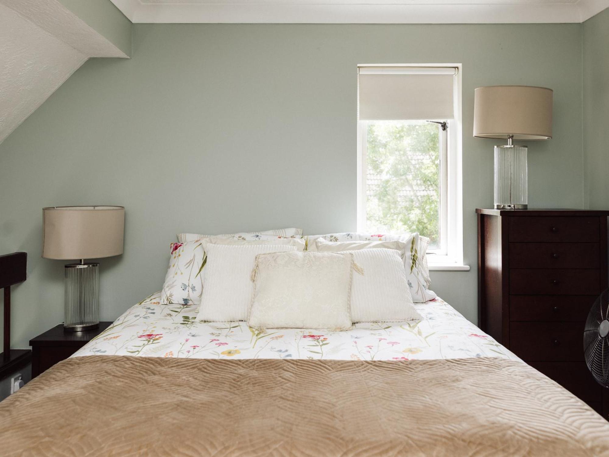 Beautiful Apartment In Guildford With Parking Send Exterior foto